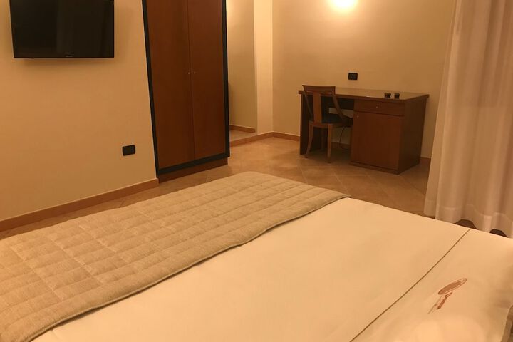 Room 6 of 52