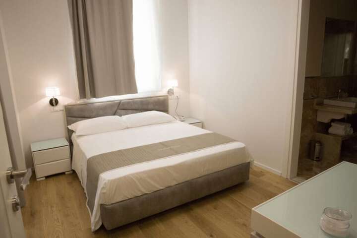 Room 10 of 23