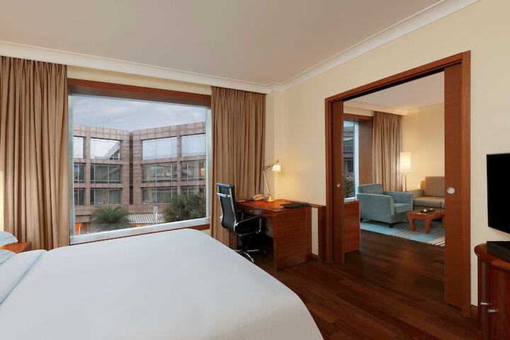 Room 28 of 114