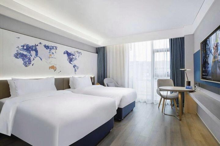 Room 11 of 25