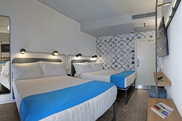 Room 44 of 92