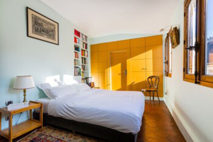 Room 17 of 27
