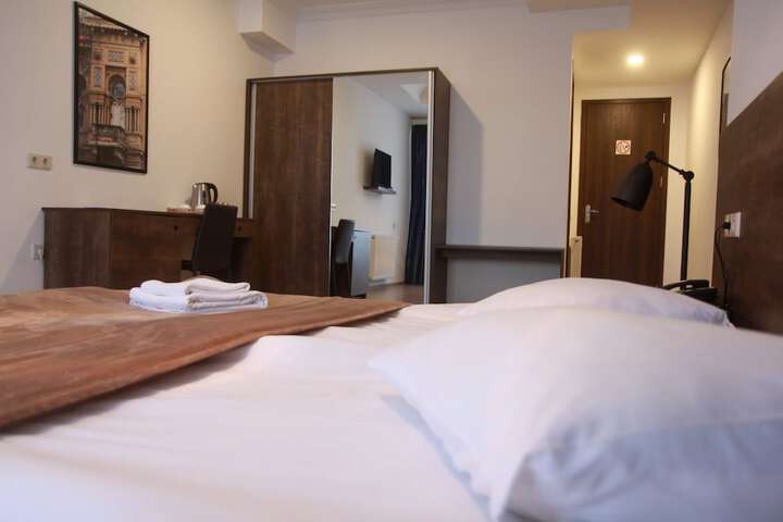 Room 32 of 134