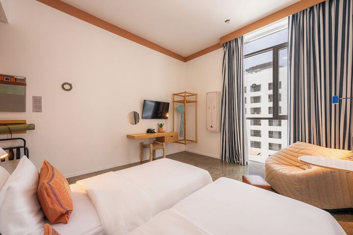 Room 28 of 65