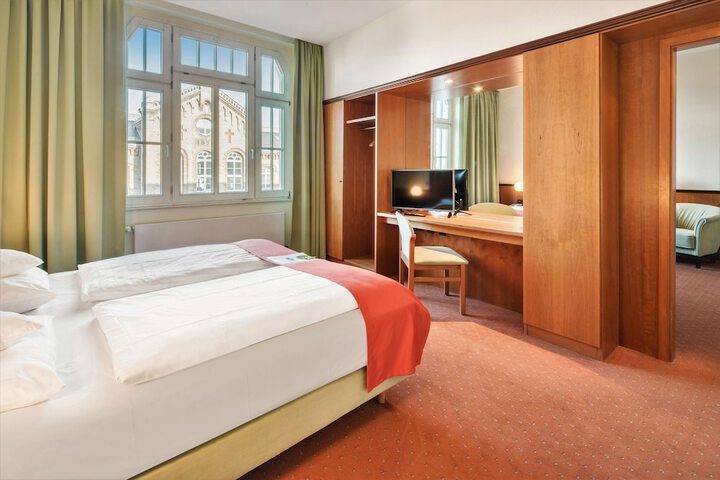 Room 18 of 42