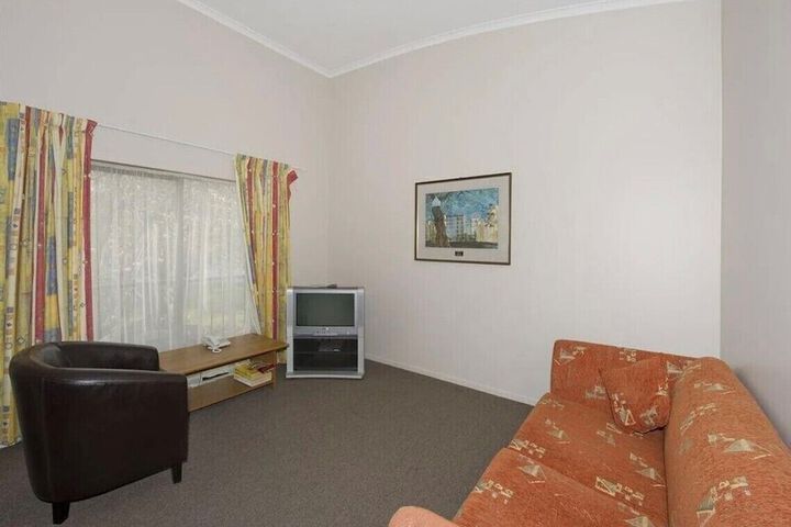 Room 3 of 7