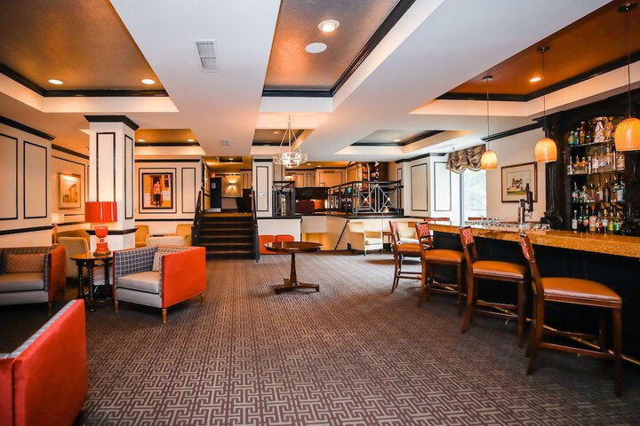 Lobby lounge
