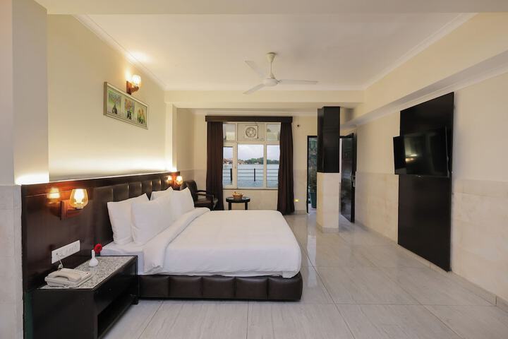 Room 16 of 48