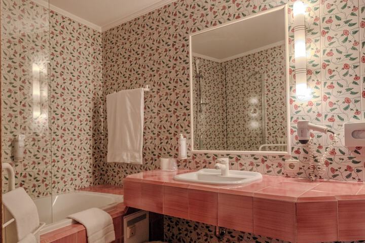Room 49 of 145