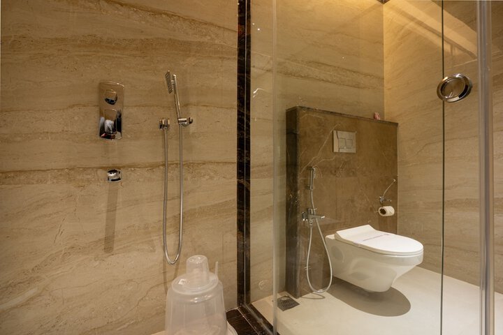 Room 16 of 29