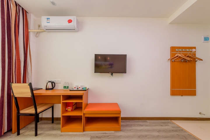 Room 2 of 9