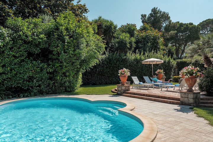 Pool 100 of 250