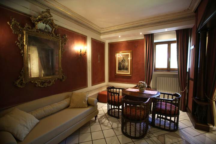 Room 6 of 90