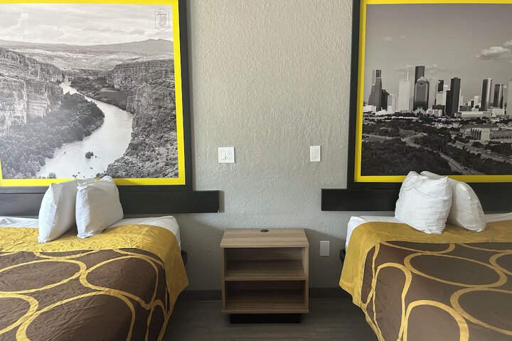 Room 10 of 25