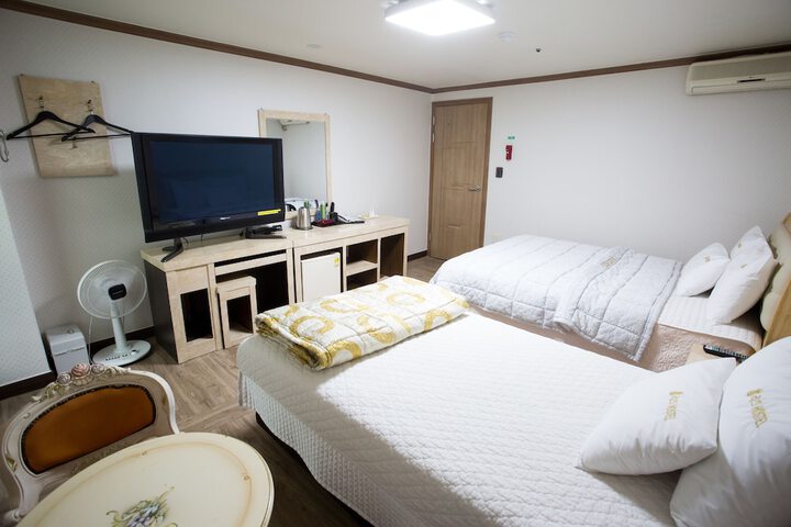 Room 37 of 38
