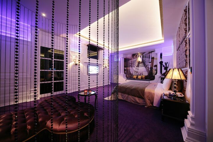 Room 28 of 65