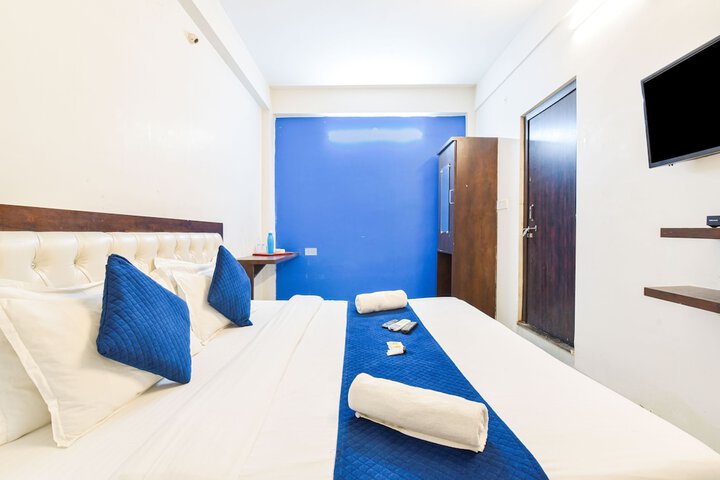 Room 6 of 16