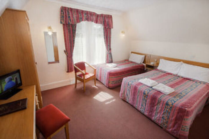 Room 11 of 28
