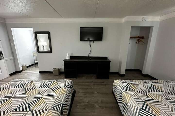 Double Deluxe King Bed (1 of 7)