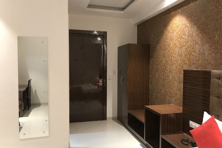 Room 12 of 60
