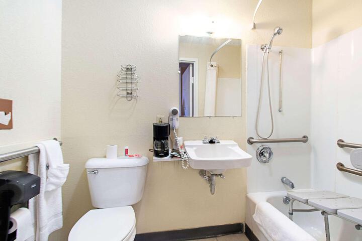 Standard Double Room (8 of 13)
