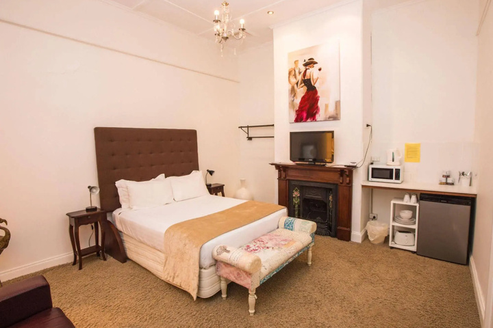 Room 2 of 11