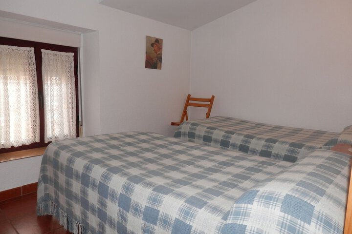 Room 2 of 9