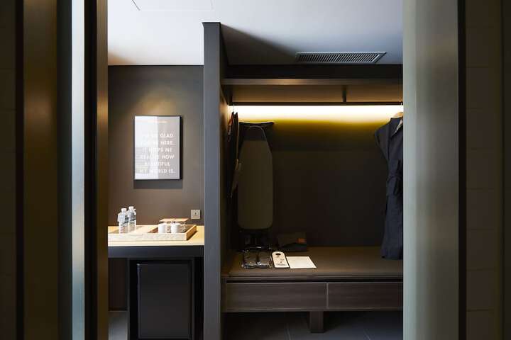 Room 10 of 30
