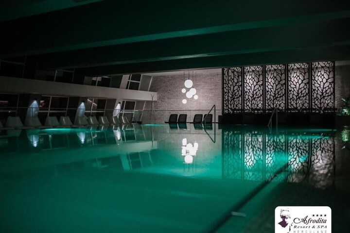 Pool 25 of 70