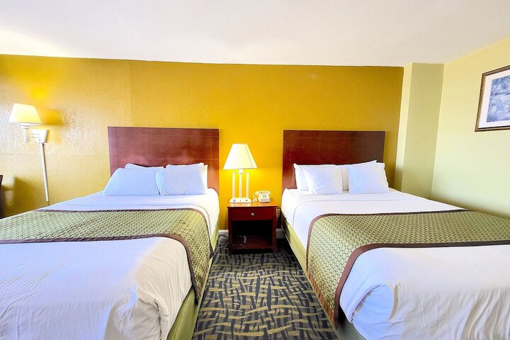 2 Queen Beds Ocean View (5 of 11)