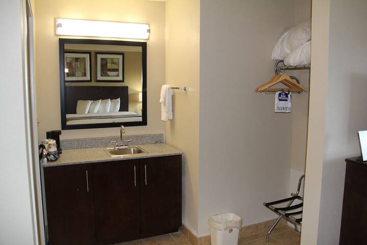 Bathroom sink