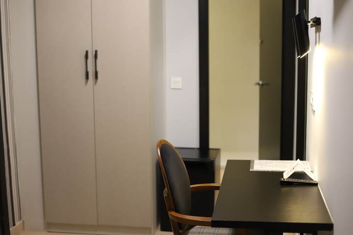 Room 27 of 53