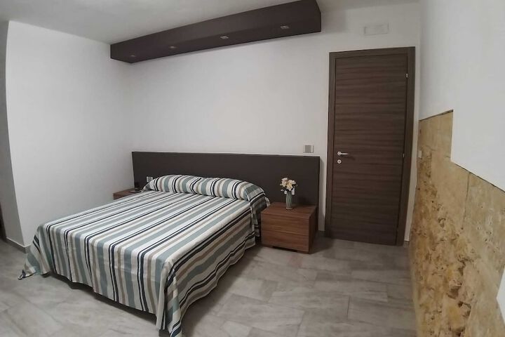 Room 10 of 20