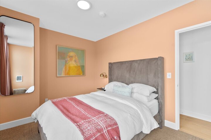Room 48 of 172