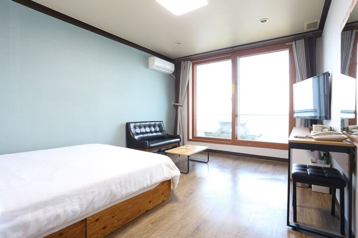 Room 15 of 51