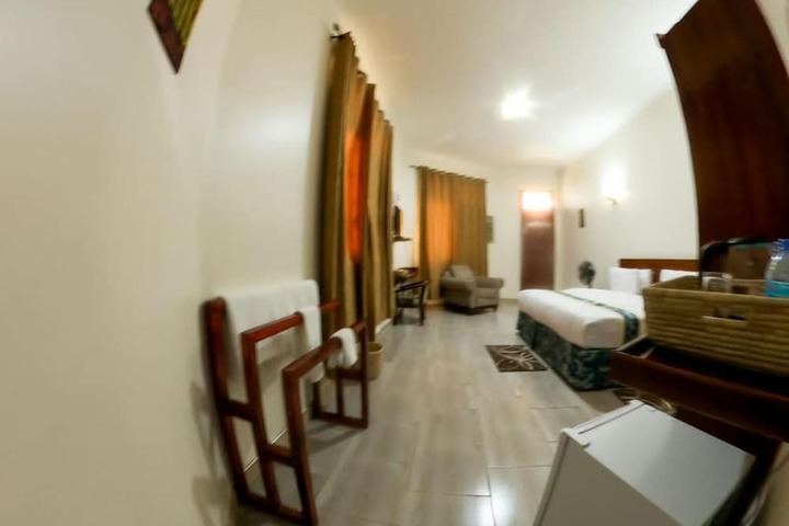 Room 9 of 35