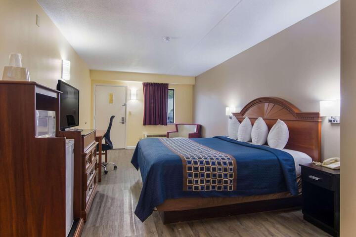 1 King Bed (3 of 20)