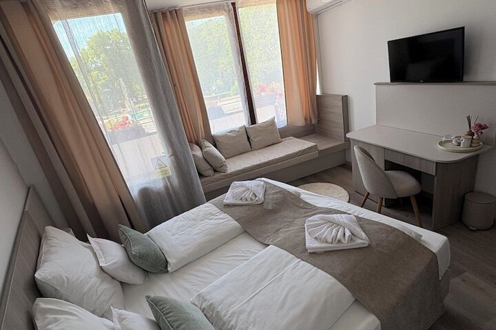 Room 11 of 38