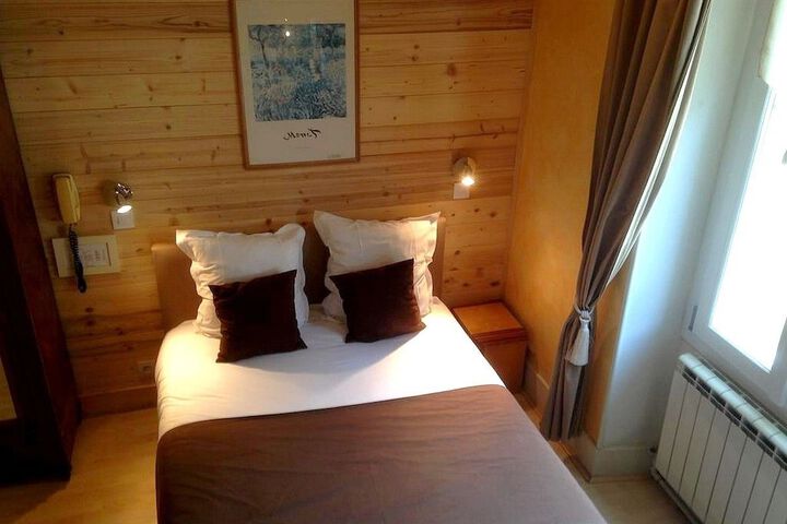 Room 2 of 60