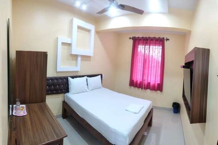Room 3 of 8