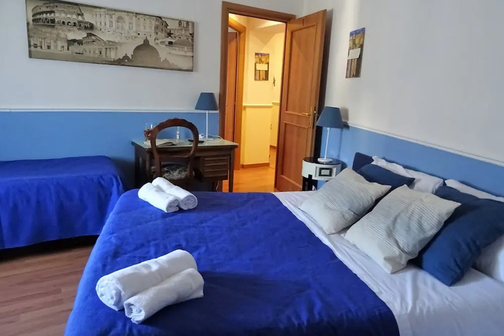 Room 2 of 10
