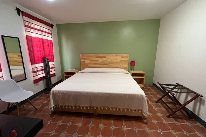 Room 4 of 37