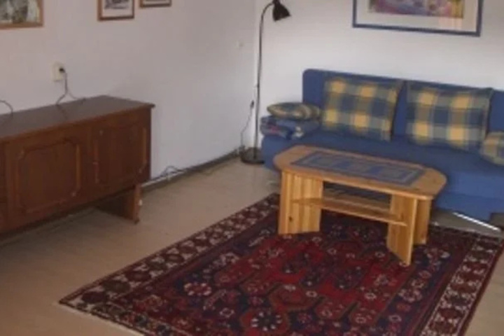 Room 4 of 11