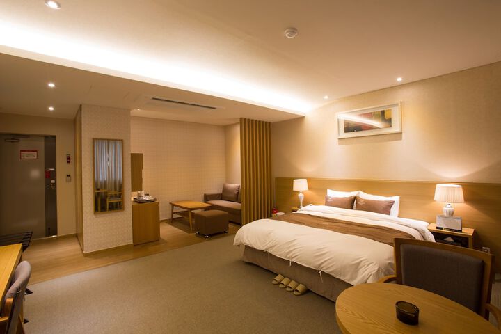 Room 40 of 145