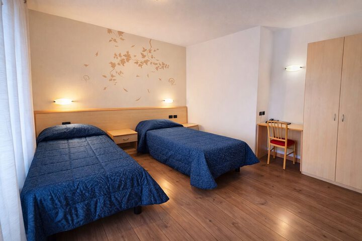 Room 32 of 117