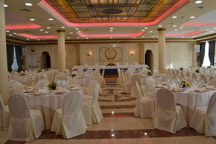 Ballroom/Hall 32 of 36