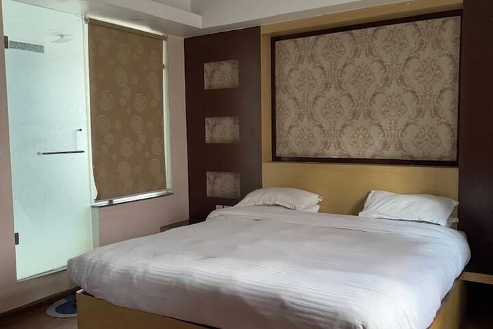 Room 10 of 21