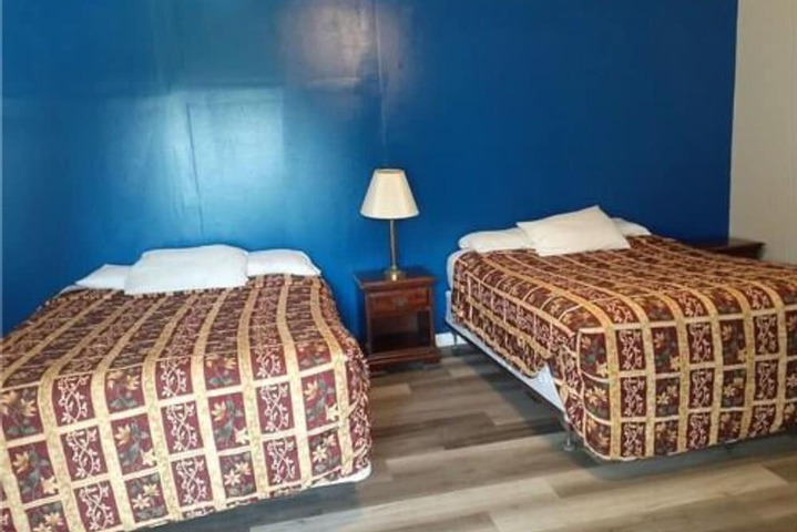 2 Queen Beds (7 of 9)