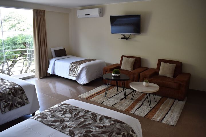 Room 33 of 72