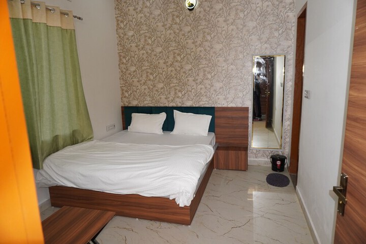 Room 5 of 34
